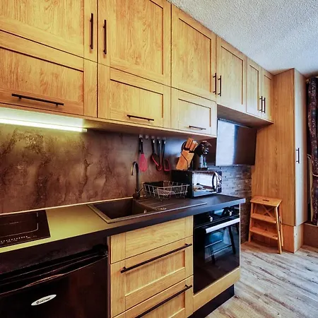 Apollo Apartment *